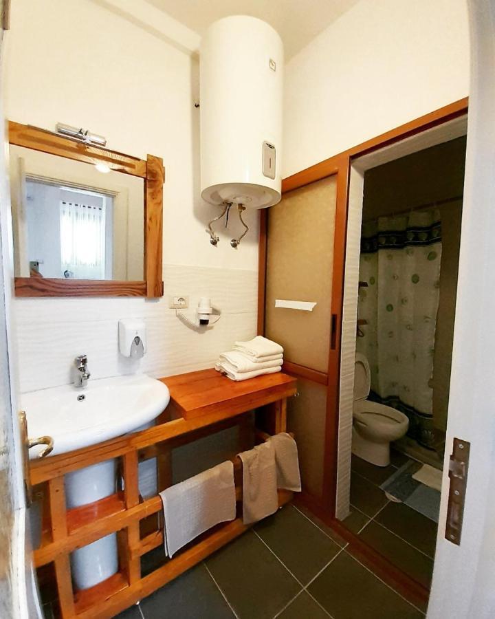 At Pikotiko'S - Korca City Rooms For Rent Εξωτερικό φωτογραφία