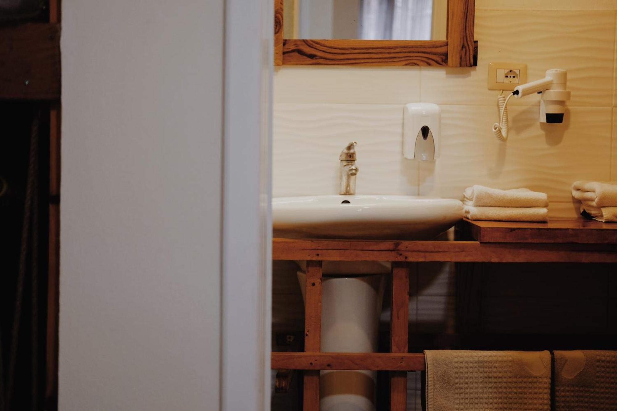 At Pikotiko'S - Korca City Rooms For Rent Εξωτερικό φωτογραφία