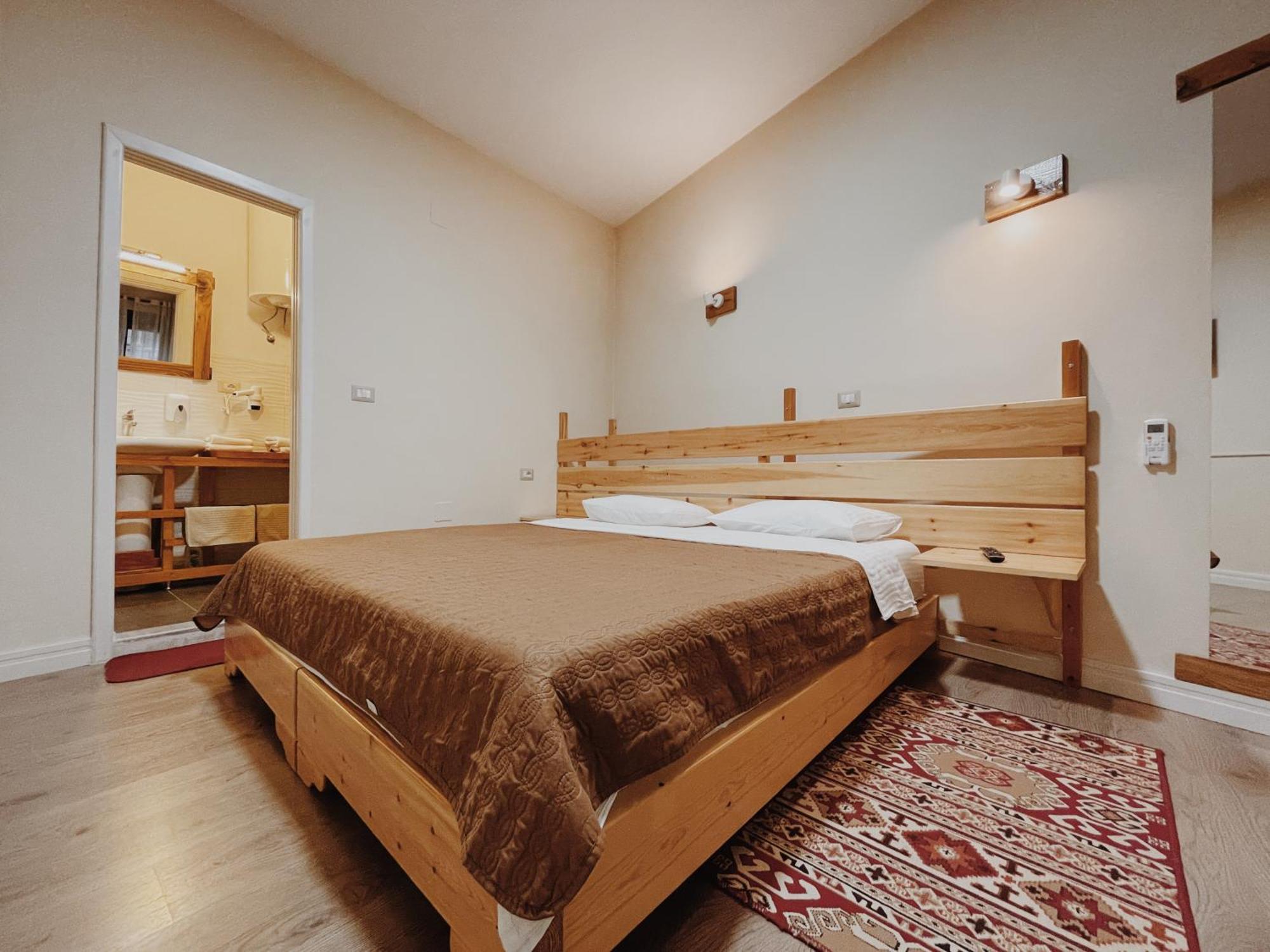 At Pikotiko'S - Korca City Rooms For Rent Εξωτερικό φωτογραφία