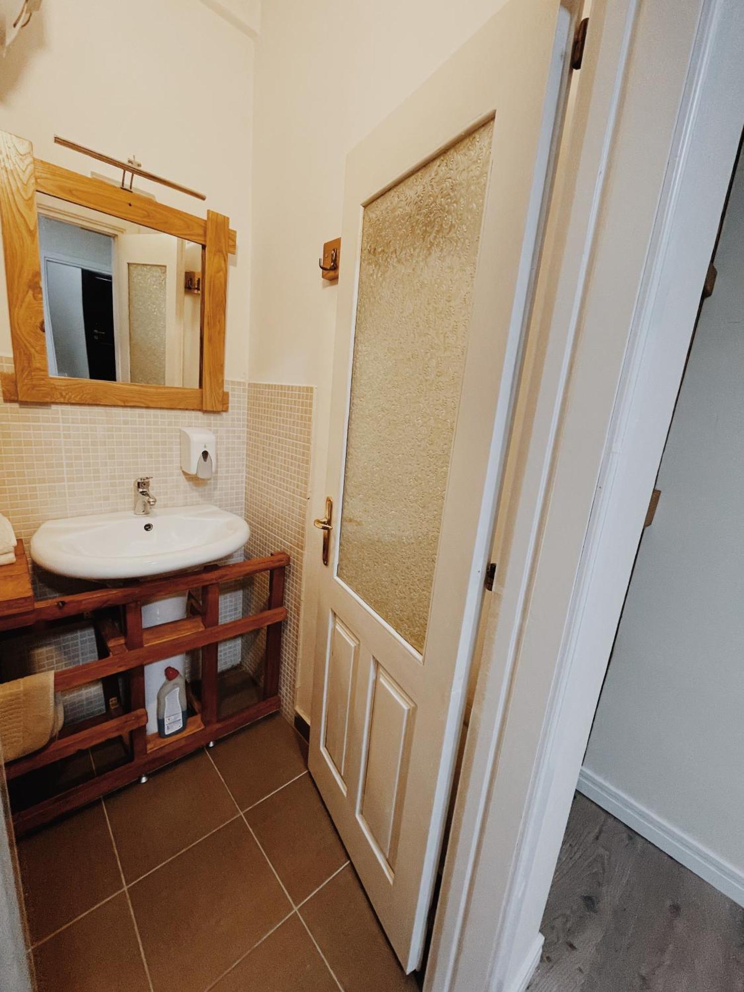 At Pikotiko'S - Korca City Rooms For Rent Εξωτερικό φωτογραφία