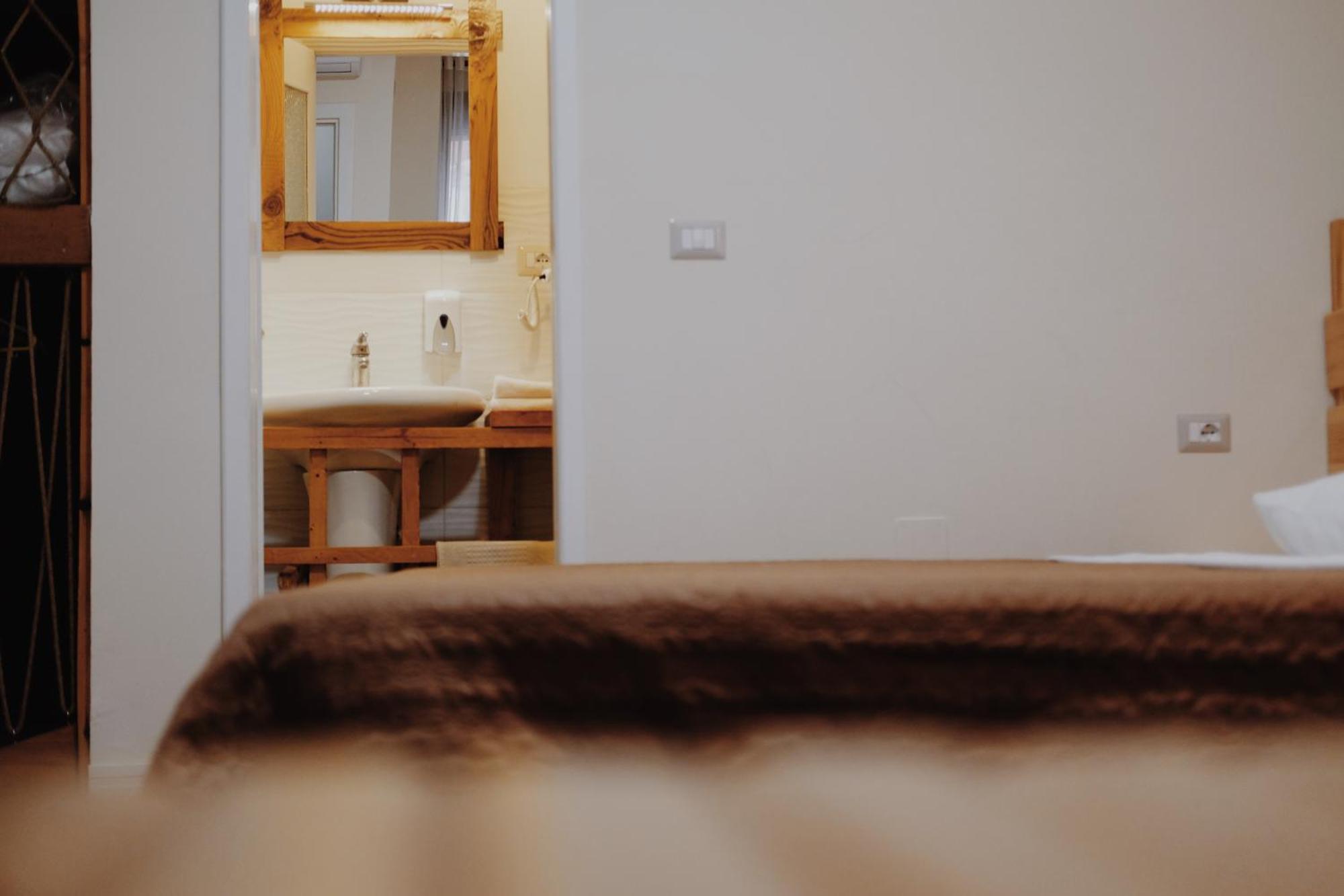 At Pikotiko'S - Korca City Rooms For Rent Εξωτερικό φωτογραφία