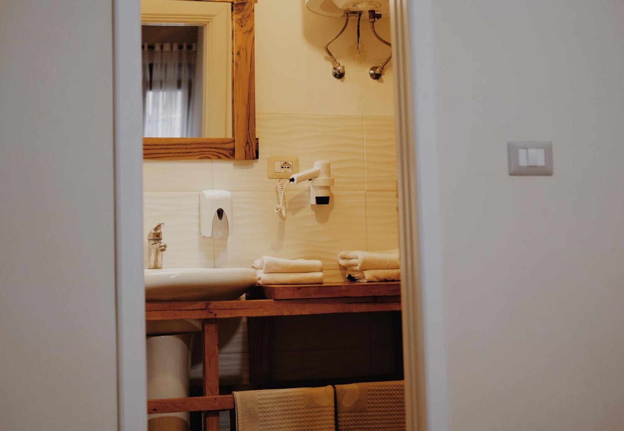 At Pikotiko'S - Korca City Rooms For Rent Εξωτερικό φωτογραφία