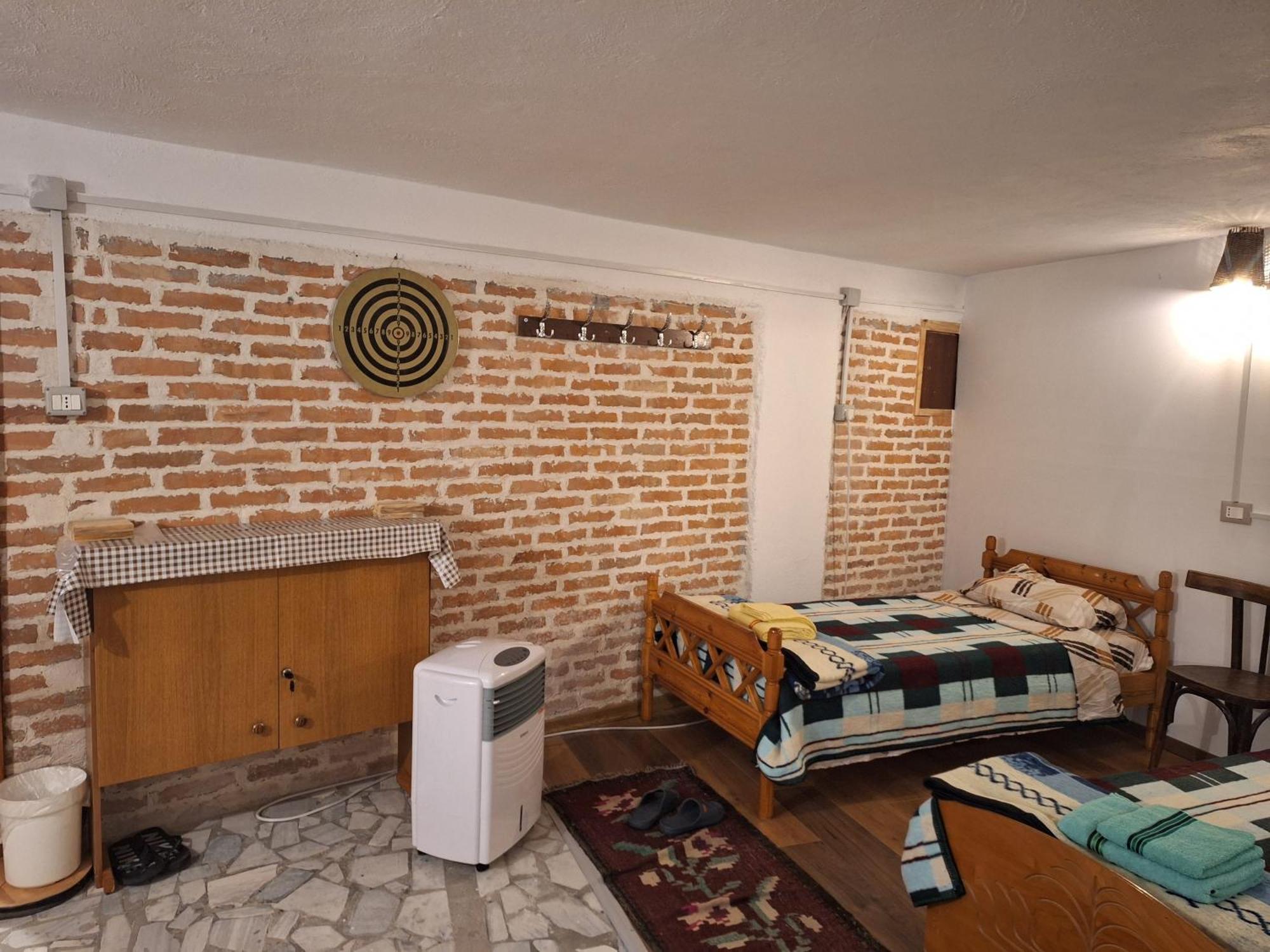 At Pikotiko'S - Korca City Rooms For Rent Εξωτερικό φωτογραφία