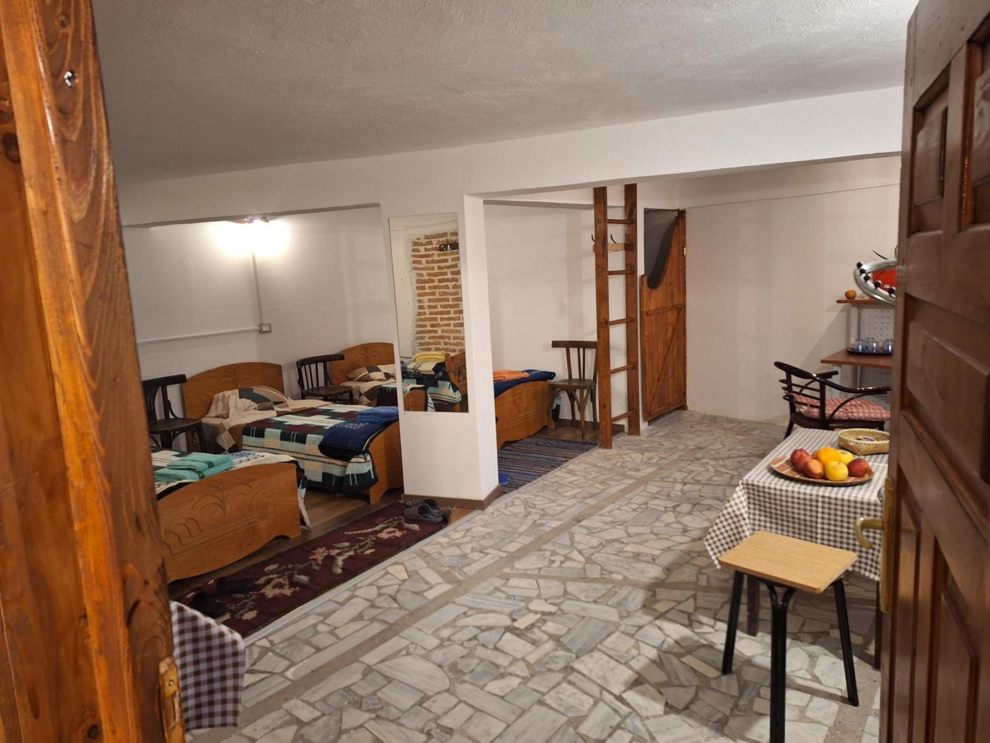 At Pikotiko'S - Korca City Rooms For Rent Εξωτερικό φωτογραφία
