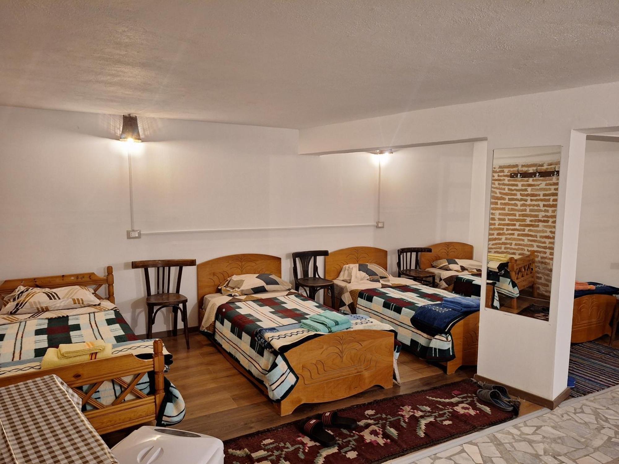At Pikotiko'S - Korca City Rooms For Rent Εξωτερικό φωτογραφία