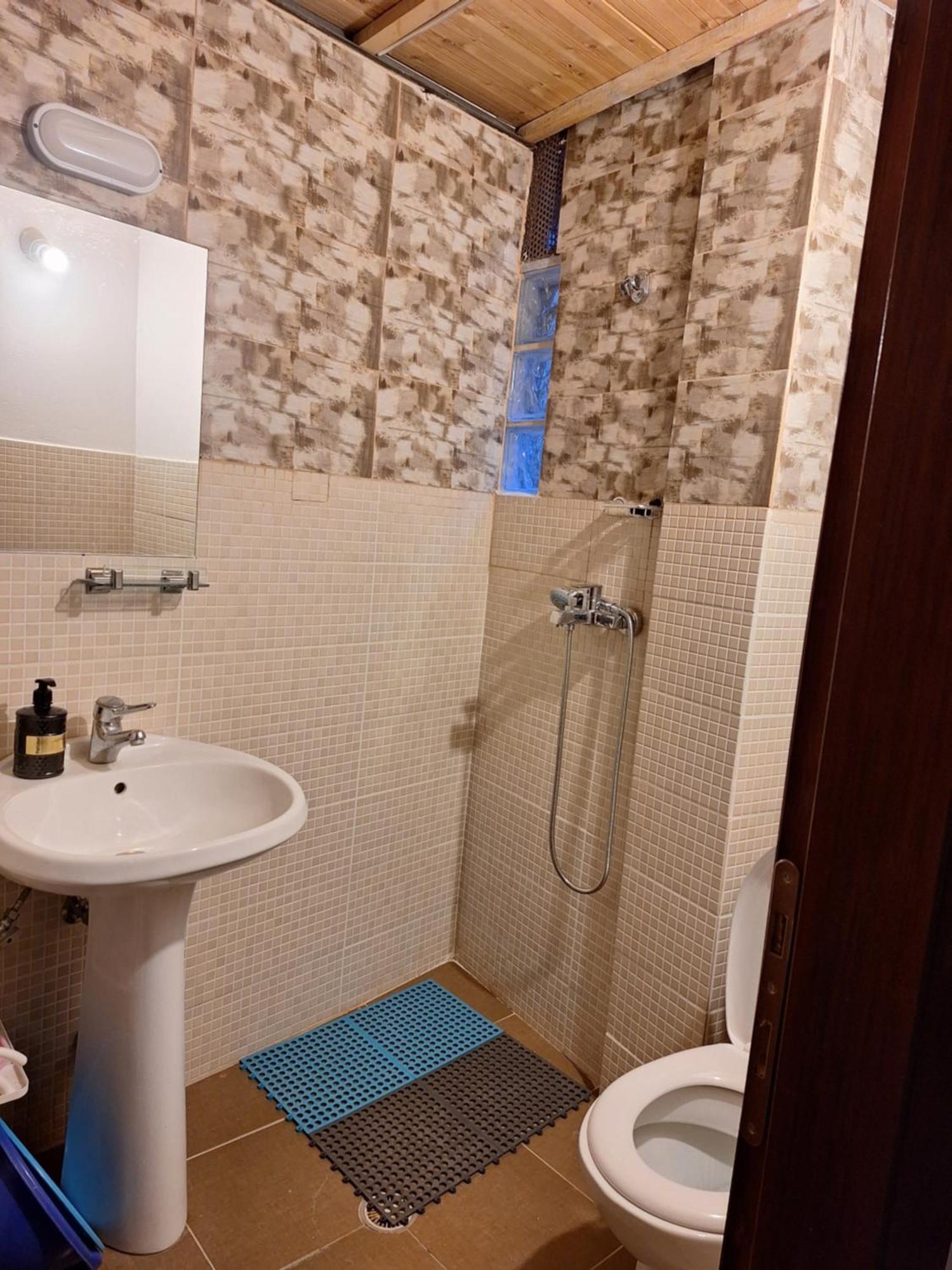 At Pikotiko'S - Korca City Rooms For Rent Εξωτερικό φωτογραφία